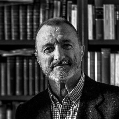 El progresismo fallido: la impresionante mirada de Arturo Pérez-Reverte